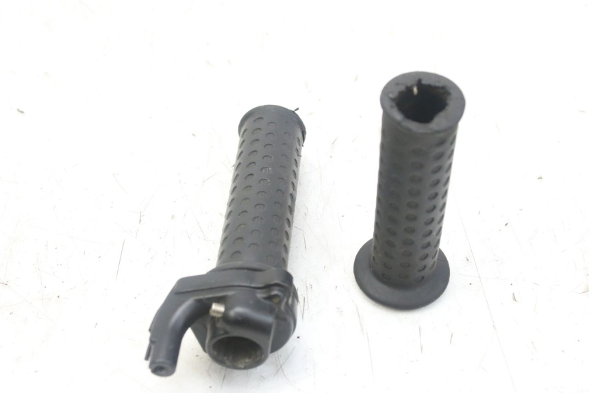 photo de MANETKA GAZU PIAGGIO ZIP 4T 50 (2018 - 2020) - Inny kąt widzenia