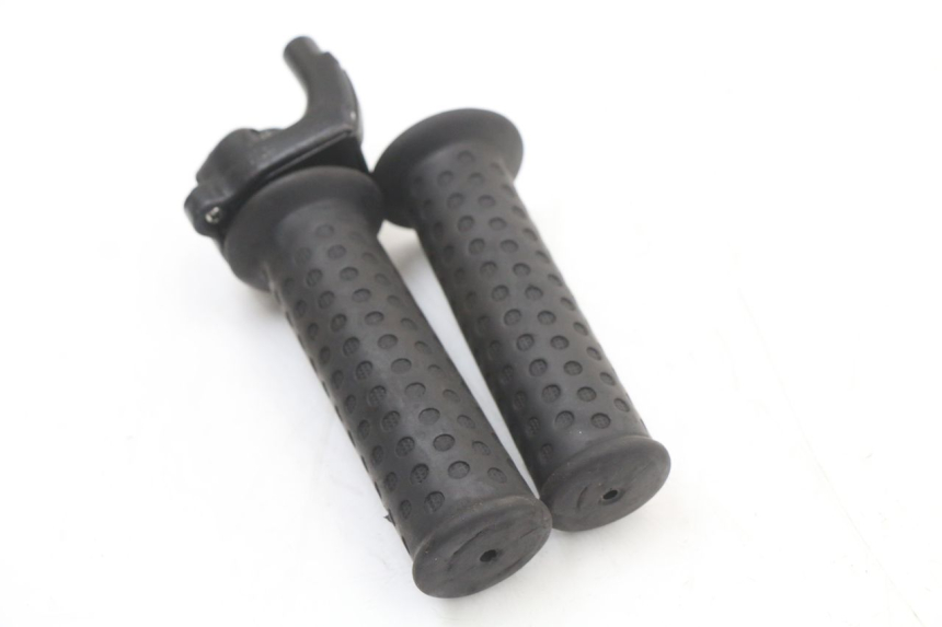 photo de MANETKA GAZU PIAGGIO ZIP 4T 50 (2018 - 2020) - Inny kąt widzenia