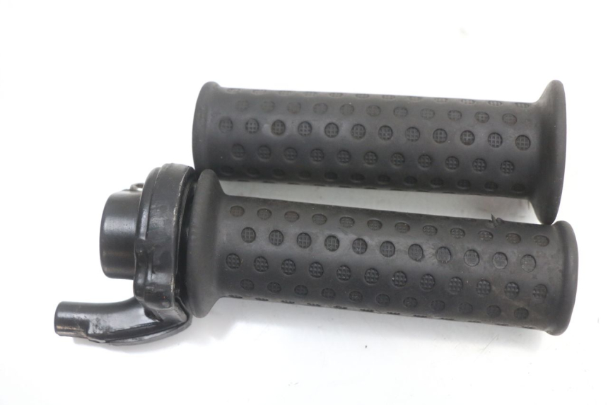 photo de MANETKA GAZU PIAGGIO ZIP 4T 50 (2018 - 2020) - Zbliżenie techniczne