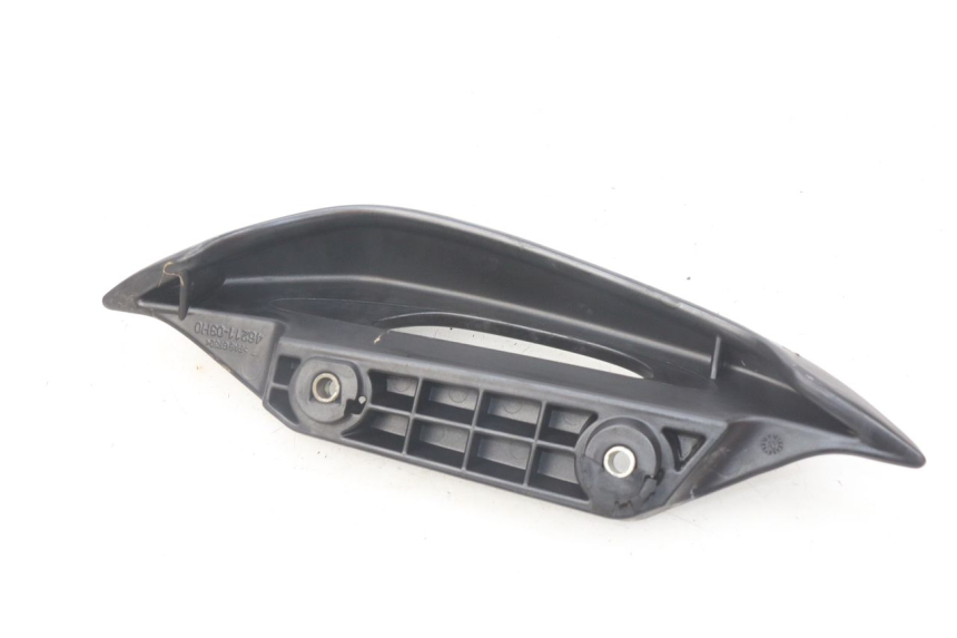 photo de PRAWY TYLNY UCHWYT SUZUKI BURGMAN 125 (2007 - 2014) - Inny kąt widzenia