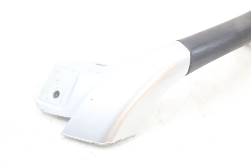 photo de PRAWY TYLNY UCHWYT PIAGGIO MP3 LT 400 (2007 - 2012) - Inny kąt widzenia