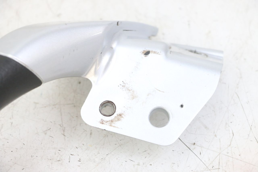 photo de PRAWY TYLNY UCHWYT PIAGGIO MP3 LT 300 (2010 - 2016) - Szczegół części