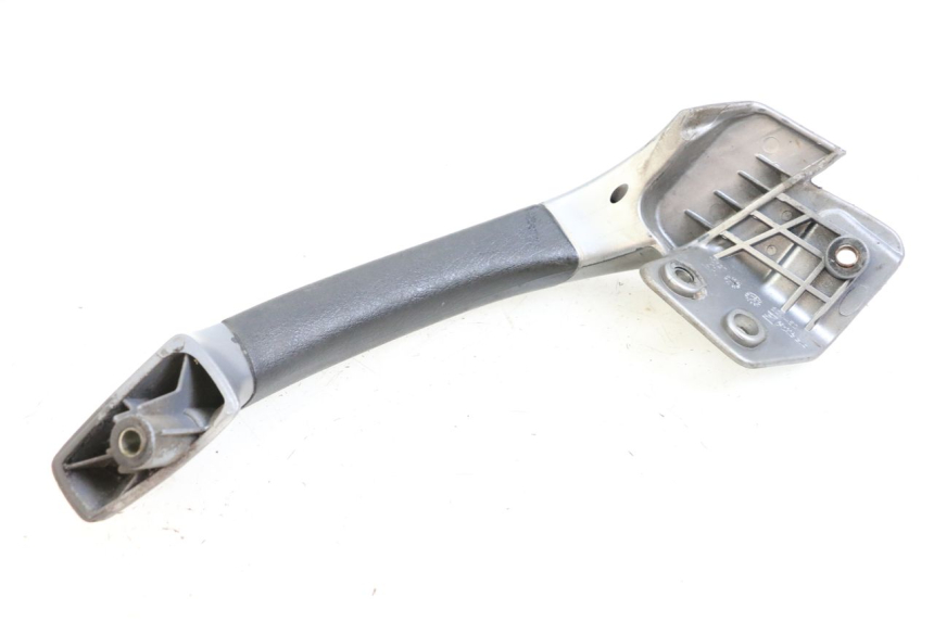 photo de PRAWY TYLNY UCHWYT PIAGGIO MP3 125 (2006 - 2014) - Szczegół części