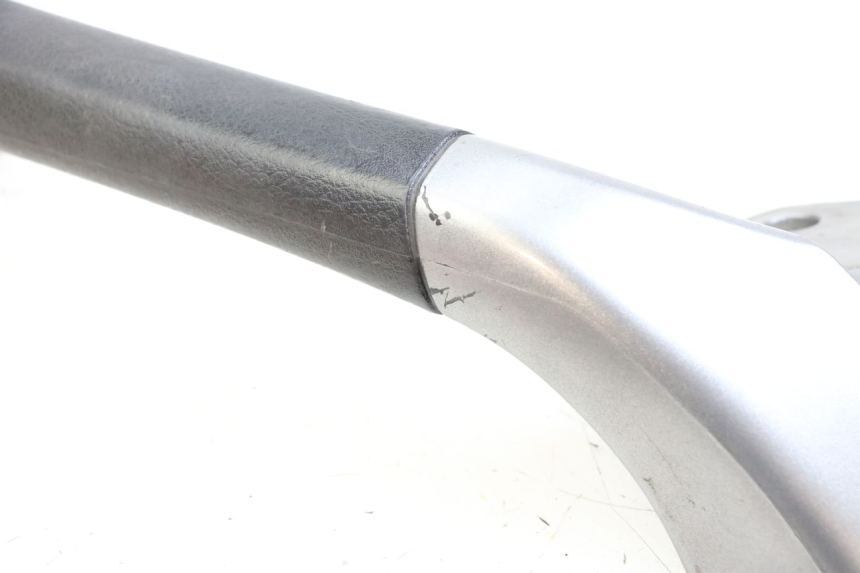 photo de PRAWY TYLNY UCHWYT PIAGGIO MP3 125 (2006 - 2014) - Inny kąt widzenia