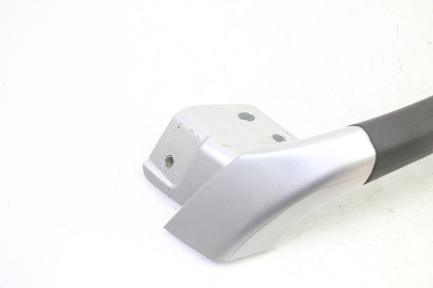 photo de PRAWY TYLNY UCHWYT PIAGGIO MP3 RL 250 (2006 - 2010) - Zoom stanu zużycia