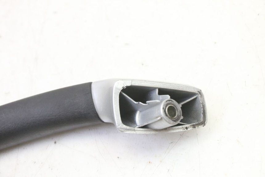 photo de PRAWY TYLNY UCHWYT PIAGGIO MP3 RL 250 (2006 - 2010) - Punkty mocowania