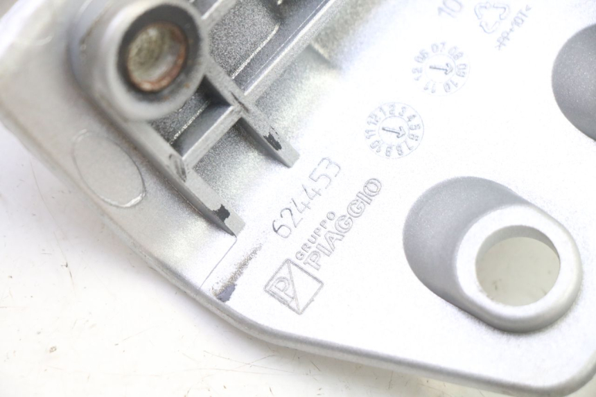 photo de PRAWY TYLNY UCHWYT PIAGGIO MP3 RL 250 (2006 - 2010) - Stan powierzchni