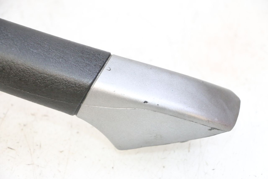 photo de PRAWY TYLNY UCHWYT PIAGGIO MP3 125 (2006 - 2014) - Stan powierzchni