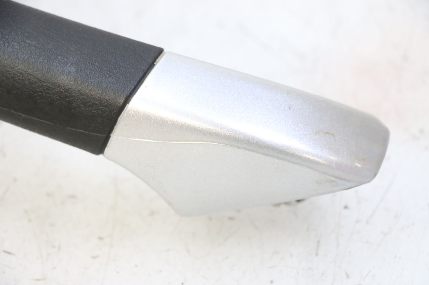 photo de PRAWY TYLNY UCHWYT PIAGGIO MP3 RL 250 (2006 - 2010) - Punkty mocowania