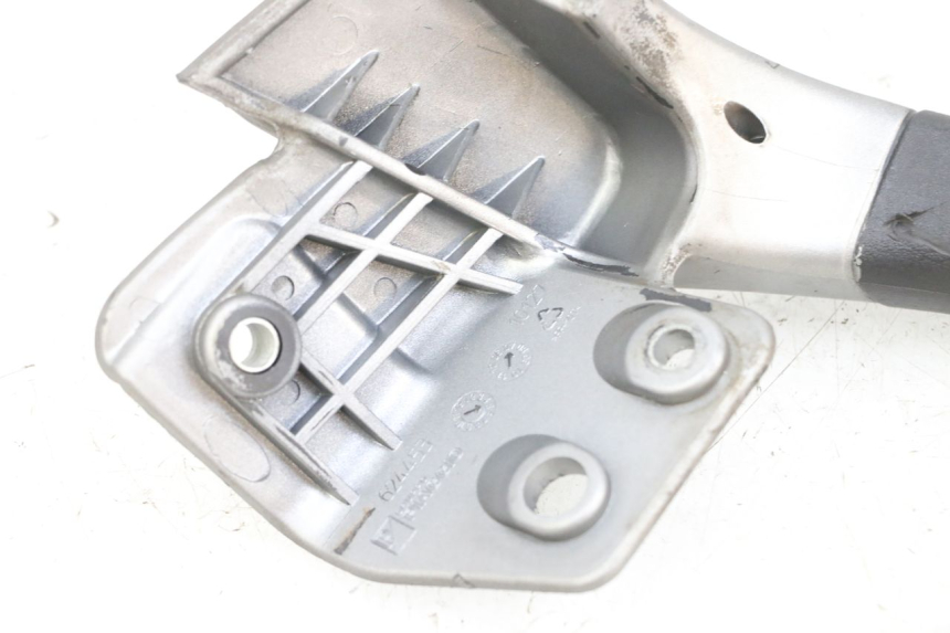 photo de PRAWY TYLNY UCHWYT PIAGGIO MP3 125 (2006 - 2014) - Zoom stanu zużycia