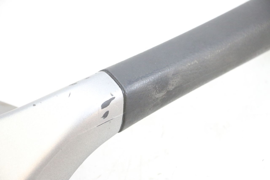 photo de PRAWY TYLNY UCHWYT PIAGGIO MP3 125 (2006 - 2014) - Punkty mocowania