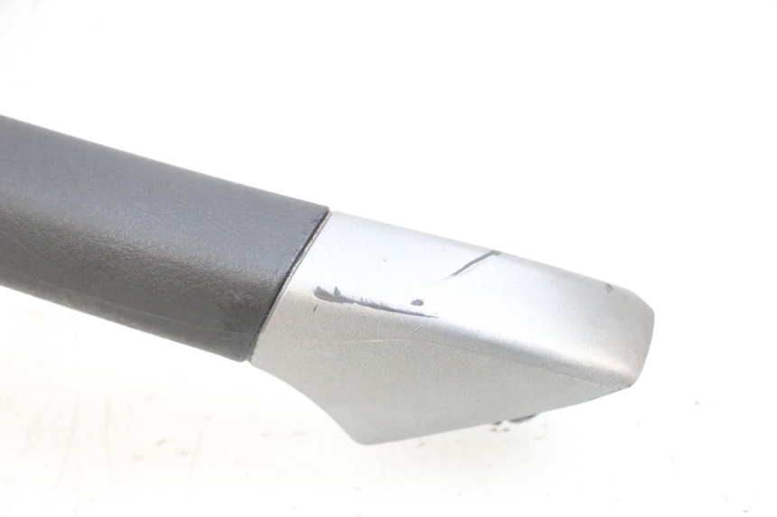 photo de PRAWY TYLNY UCHWYT PIAGGIO MP3 125 (2006 - 2014) - Część sprawdzona