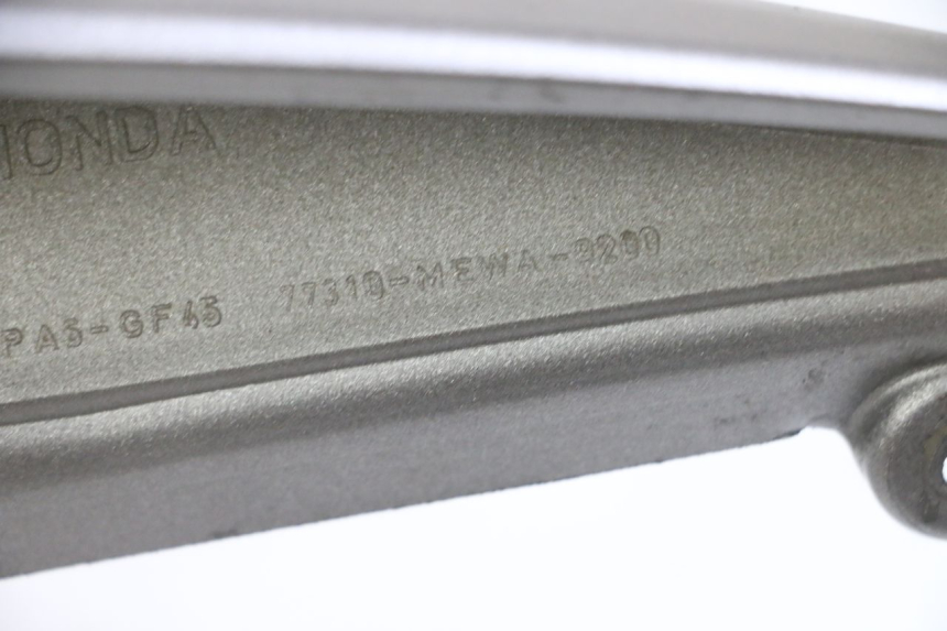 photo de PRAWY TYLNY UCHWYT HONDA NTV DEAUVILLE ABS 700 (2007 - 2016) - Zoom stanu zużycia