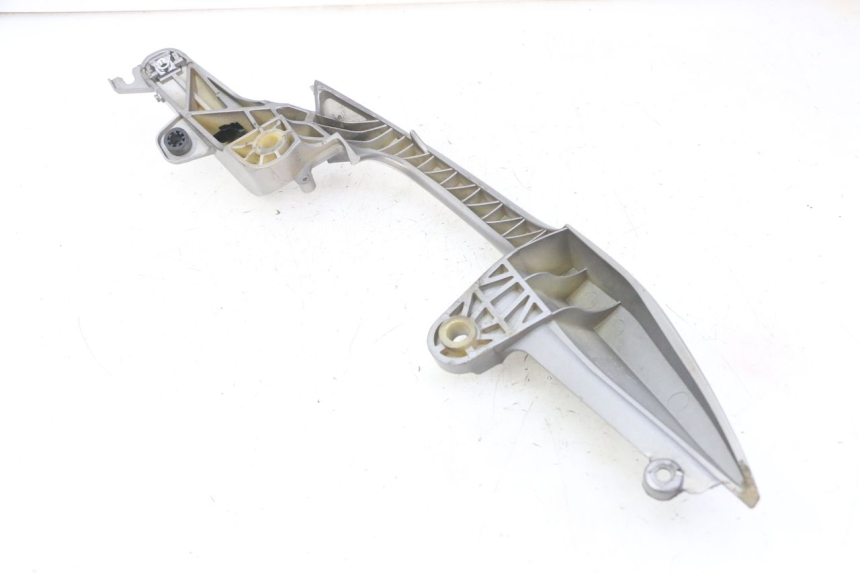 photo de PRAWY TYLNY UCHWYT HONDA NTV DEAUVILLE ABS 700 (2007 - 2016) - Zbliżenie techniczne