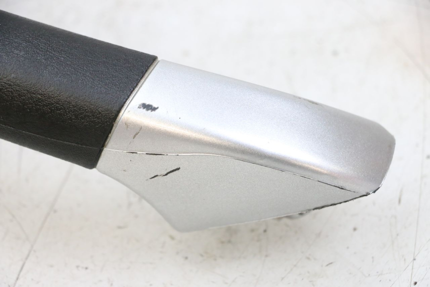 photo de PRAWY TYLNY UCHWYT PIAGGIO MP3 LT 400 (2007 - 2012) - Punkty mocowania