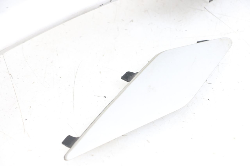 photo de PRAWY TYLNY UCHWYT PEUGEOT SATELIS 125 (2010 - 2012) - Punkty mocowania