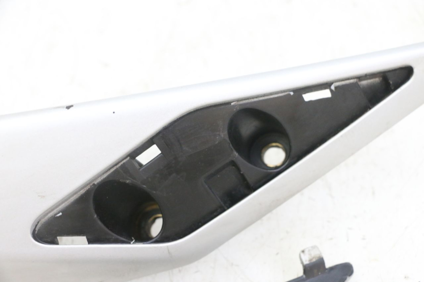 photo de PRAWY TYLNY UCHWYT PEUGEOT SATELIS 125 (2013 - 2018) - Widok produktu