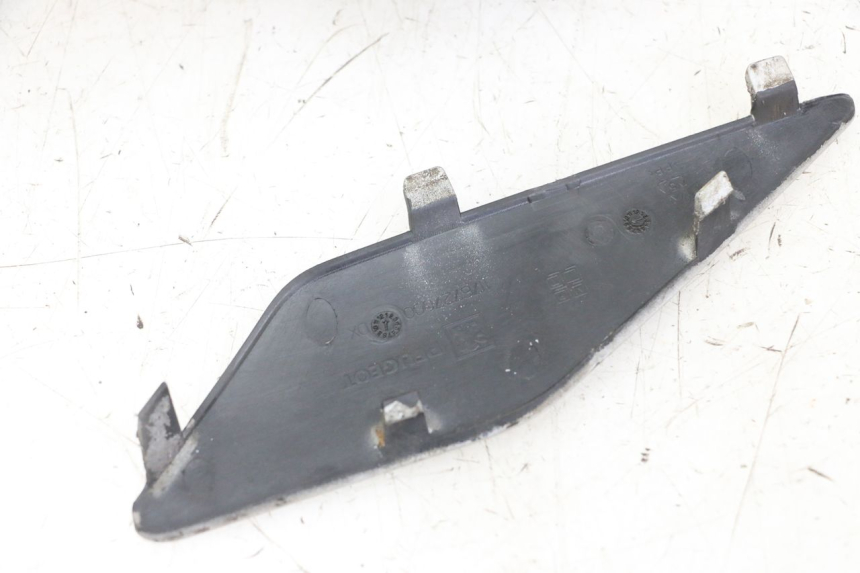 photo de PRAWY TYLNY UCHWYT PEUGEOT SATELIS 125 (2013 - 2018) - Szczegóły charakterystyczne