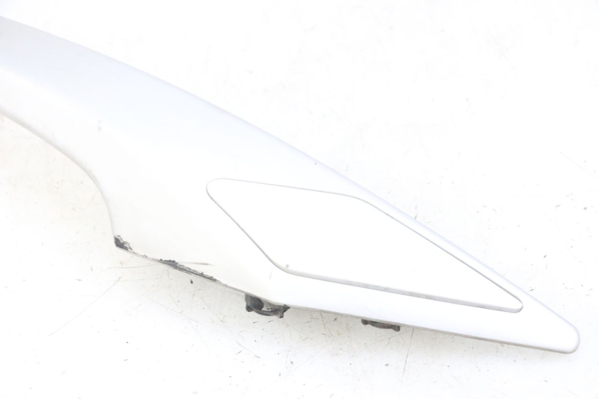 photo de PRAWY TYLNY UCHWYT PEUGEOT SATELIS 125 (2013 - 2018) - Oznaczenia i referencje