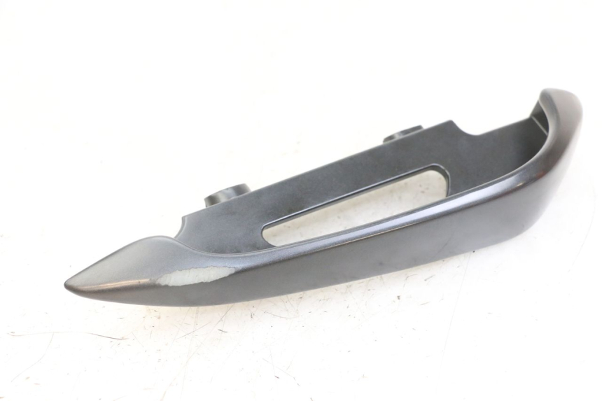 photo de PRAWY TYLNY UCHWYT SUZUKI BURGMAN 125 (2018 - 2021) - Zoom stanu zużycia