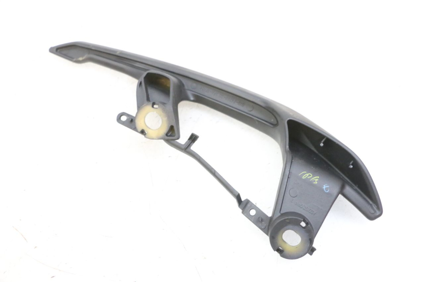 photo de PRAWY TYLNY UCHWYT YAMAHA TRICITY 300 (2020 - 2024) - Zbliżenie techniczne