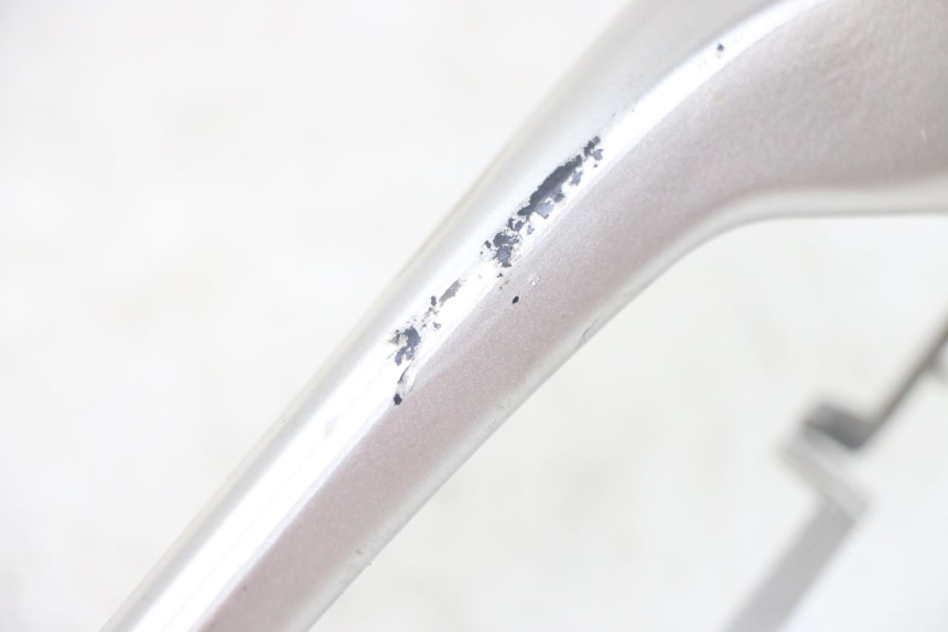 photo de PRAWY TYLNY UCHWYT YAMAHA XMAX X-MAX ABS 125 (2017 - 2020) - Zoom stanu zużycia