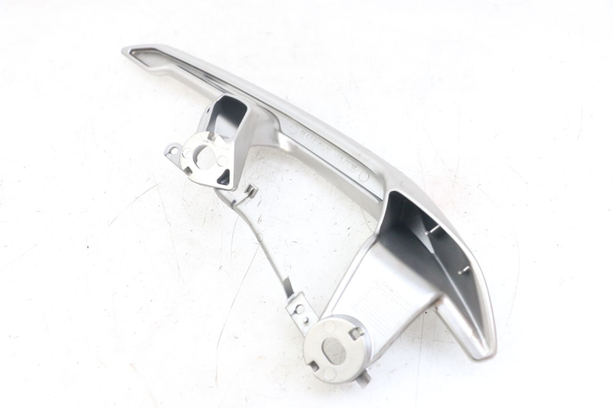 photo de PRAWY TYLNY UCHWYT YAMAHA XMAX X-MAX ABS 125 (2017 - 2020) - Inny kąt widzenia