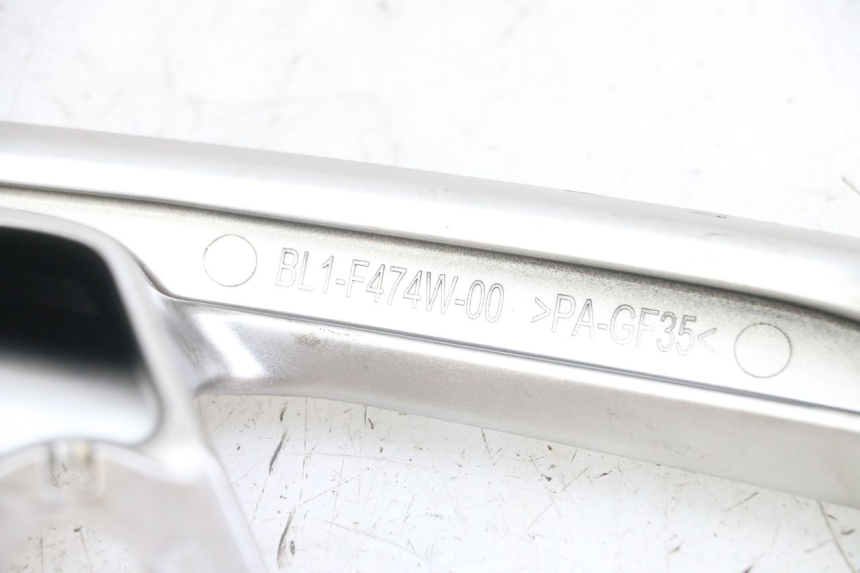 photo de PRAWY TYLNY UCHWYT YAMAHA XMAX X-MAX ABS 125 (2017 - 2020) - Zbliżenie techniczne