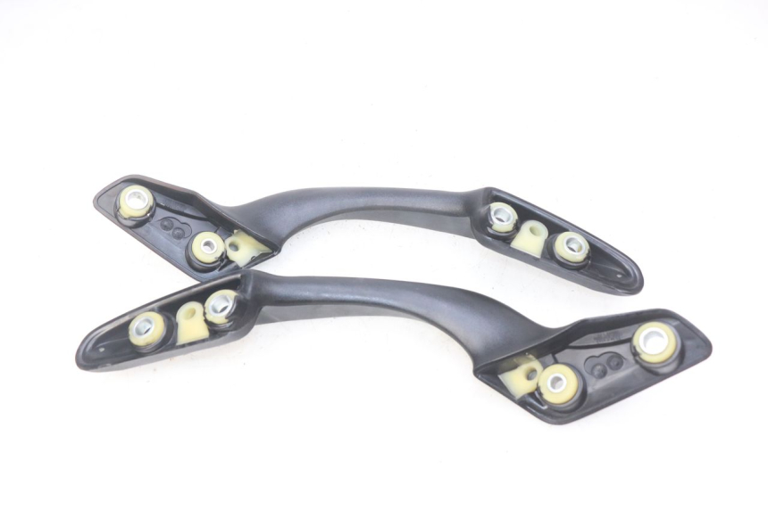 photo de UCHWYT TYLNY HONDA FES PANTHEON 2T 125 (1998 - 2002) - Zbliżenie techniczne