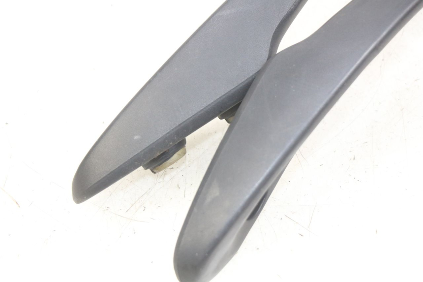 photo de UCHWYT TYLNY HONDA FES PANTHEON 2T 125 (1998 - 2002) - Zbliżenie techniczne