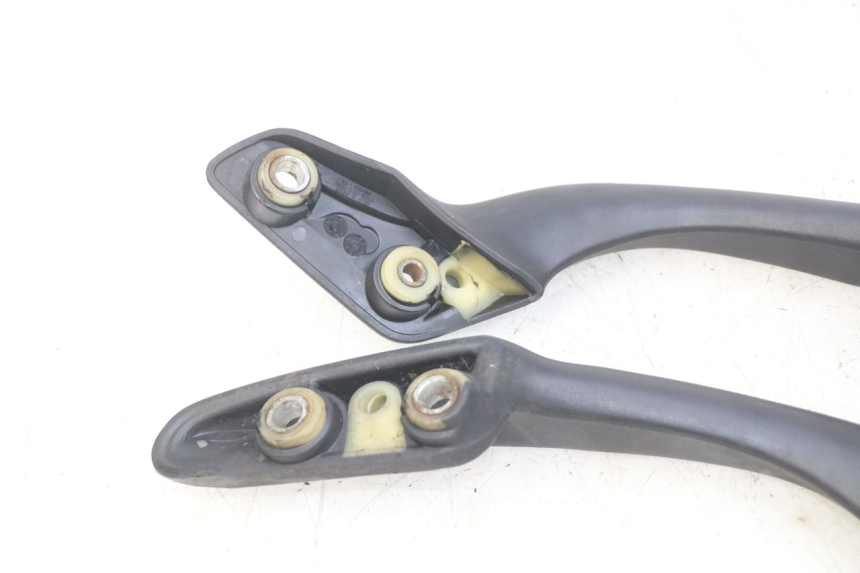 photo de UCHWYT TYLNY HONDA FES PANTHEON 2T 125 (1998 - 2002) - Stan powierzchni