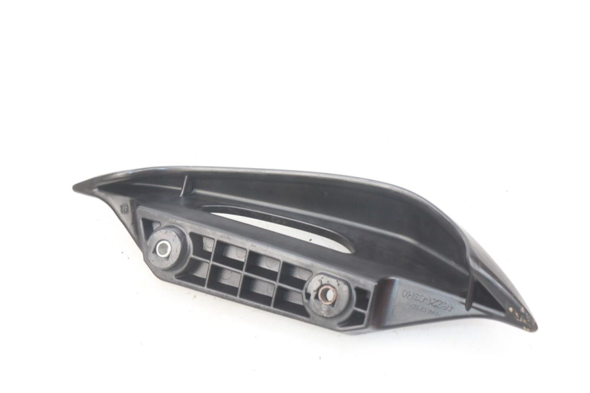 photo de LEWY TYLNY UCHWYT SUZUKI BURGMAN 125 (2007 - 2014) - Zbliżenie techniczne