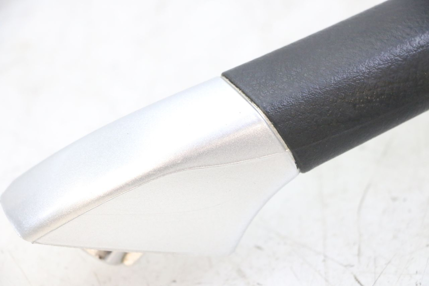 photo de LEWY TYLNY UCHWYT PIAGGIO MP3 LT 300 (2010 - 2016) - Szczegół części