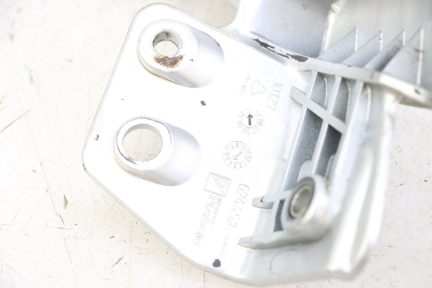 photo de LEWY TYLNY UCHWYT PIAGGIO MP3 LT 300 (2010 - 2016) - Zbliżenie techniczne