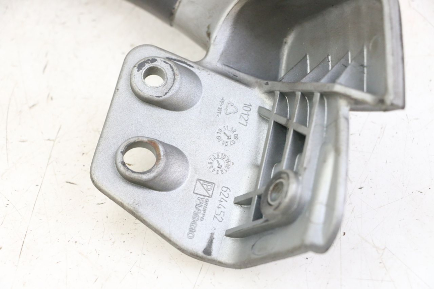 photo de LEWY TYLNY UCHWYT PIAGGIO MP3 125 (2006 - 2014) - Zbliżenie techniczne