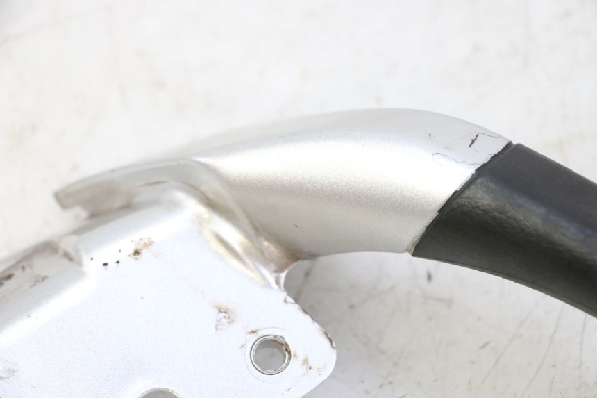 photo de LEWY TYLNY UCHWYT PIAGGIO MP3 RL 250 (2006 - 2010) - Inny kąt widzenia