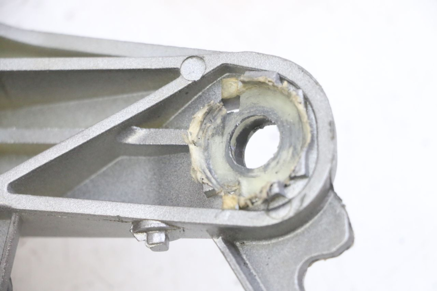 photo de LEWY TYLNY UCHWYT HONDA NTV DEAUVILLE ABS 700 (2007 - 2016) - Zbliżenie techniczne