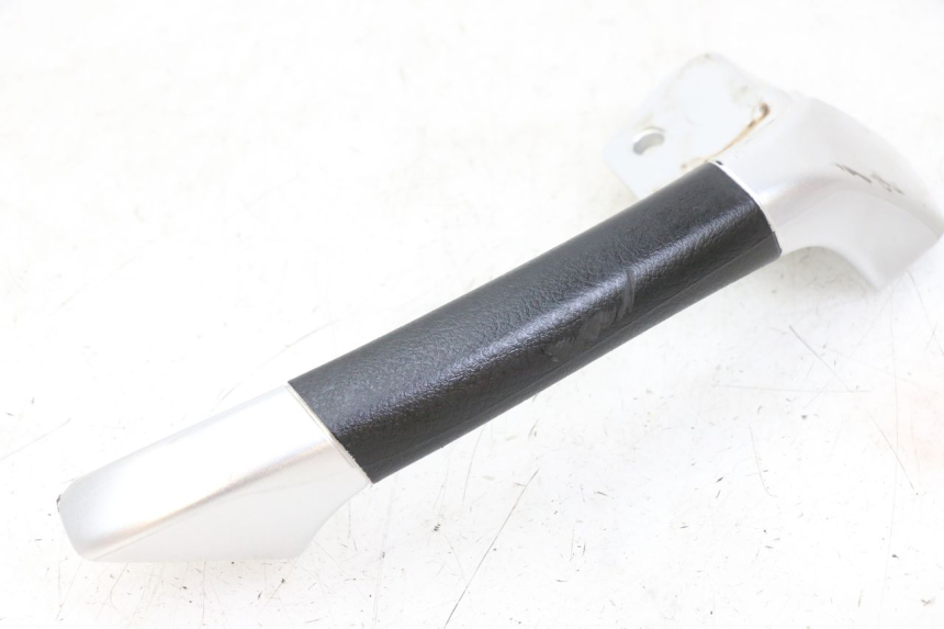 photo de LEWY TYLNY UCHWYT PIAGGIO MP3 LT 400 (2007 - 2012) - Zbliżenie techniczne