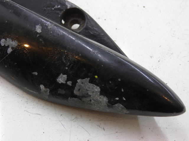 photo de LEWY TYLNY UCHWYT SUZUKI UH BURGMAN 125 (2002 - 2006) - Zbliżenie techniczne