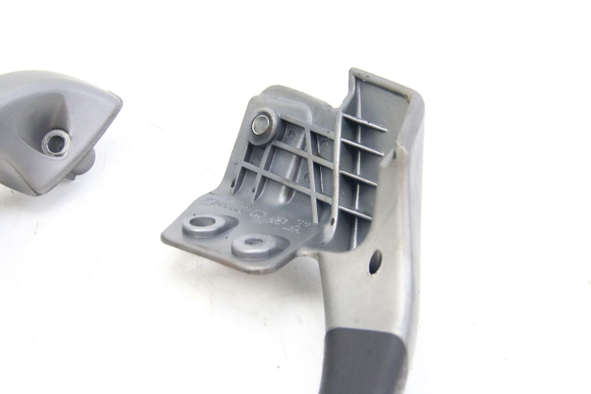 photo de UCHWYT TYLNY PIAGGIO MP3 125 (2006 - 2014) - Zbliżenie techniczne