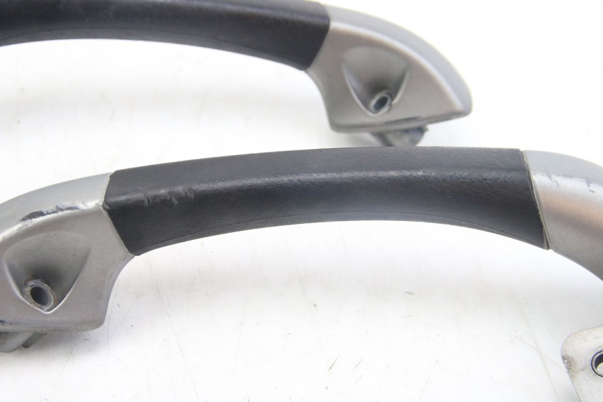 photo de UCHWYT TYLNY PIAGGIO MP3 125 (2006 - 2014) - Zbliżenie techniczne