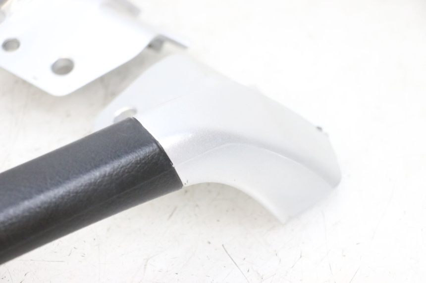 photo de UCHWYT TYLNY PIAGGIO MP3 RL 250 (2006 - 2010) - Zbliżenie komponentów