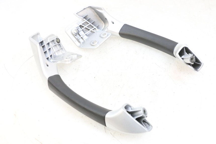 photo de UCHWYT TYLNY PIAGGIO MP3 RL 250 (2006 - 2010) - Zbliżenie techniczne