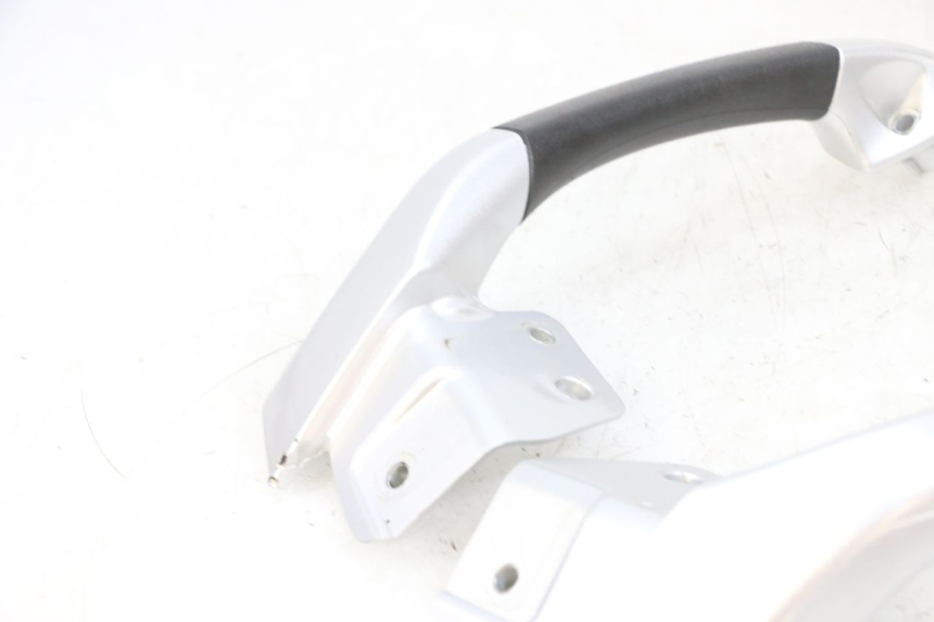 photo de UCHWYT TYLNY PIAGGIO MP3 RL 250 (2006 - 2010) - Oznaczenia i referencje