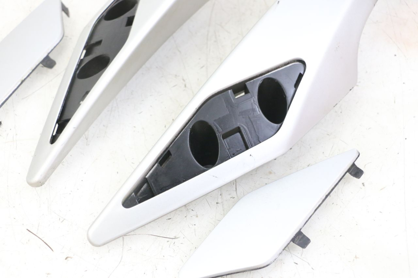 photo de UCHWYT TYLNY PEUGEOT SATELIS 125 (2010 - 2012) - Szczegóły charakterystyczne