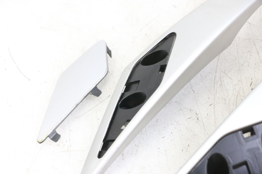 photo de UCHWYT TYLNY PEUGEOT SATELIS 125 (2010 - 2012) - Zbliżenie komponentów