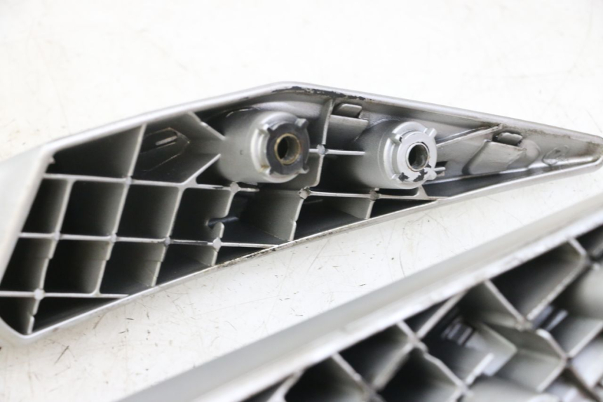 photo de UCHWYT TYLNY PEUGEOT SATELIS 125 (2010 - 2012) - Zbliżenie techniczne