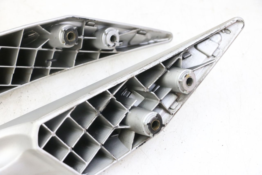 photo de UCHWYT TYLNY PEUGEOT SATELIS 125 (2010 - 2012) - Widok ogólny