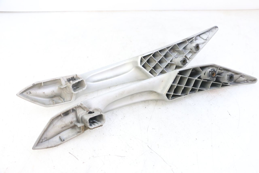 photo de UCHWYT TYLNY PEUGEOT SATELIS 125 (2013 - 2018) - Inny kąt widzenia