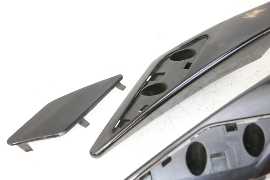 photo de UCHWYT TYLNY PEUGEOT SATELIS 125 (2013 - 2018) - Szczegóły charakterystyczne